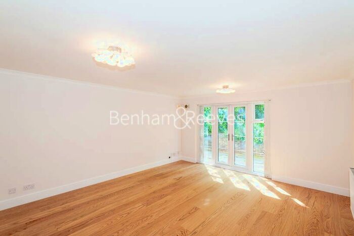 3 Bedroom Flat To Rent In Parkhill Road, Belsize Park, NW3