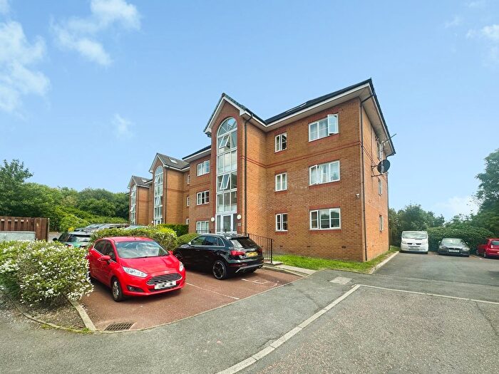 2 Bedroom Flat For Sale In Broadoaks, Bury, BL9