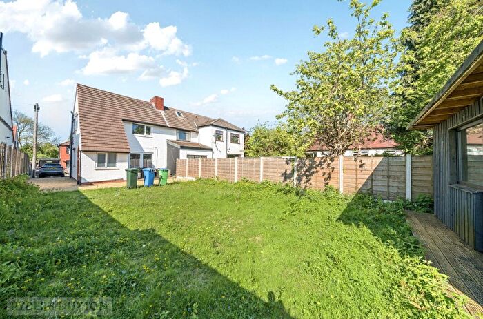 3 Bedroom Semi-Detached House For Sale In Rookway, Alkrington, Middleton, Manchester, M24