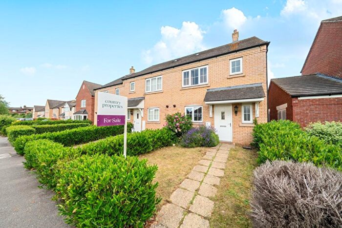 3 Bedroom End Of Terrace House For Sale In Ivel Road, Shefford, SG17