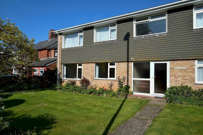 2 Bedroom Ground Flat To Rent In Old Milton Road, New Milton, Hampshire., BH25