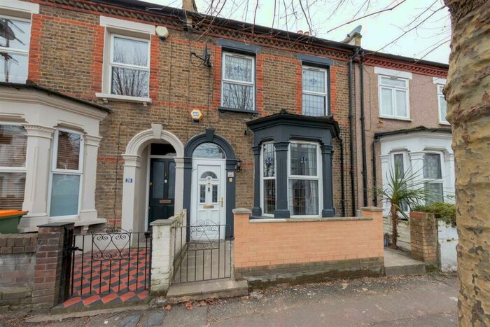 3 Bedroom House To Rent In Warwick Road, Stratford, E15