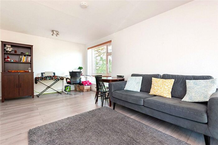 2 Bedroom Flat To Rent In Dunarden Court, Southfields, SW19