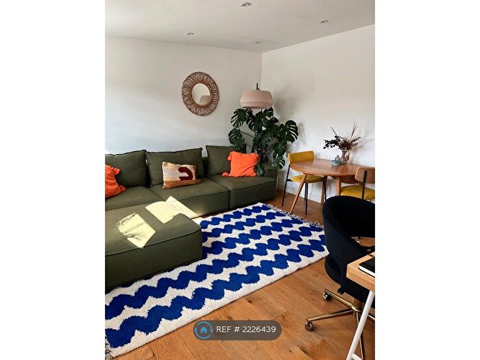 2 Bedroom Flat To Rent In Darnley Road, Hackney, E9