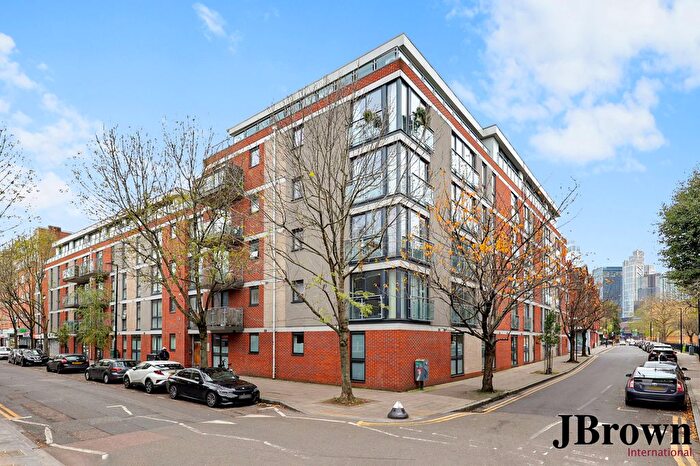 Studio To Rent In Carillon Court, London, E1