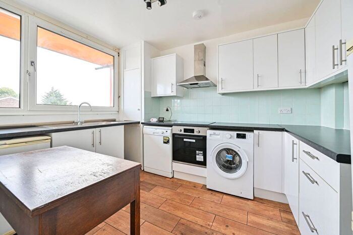 4 Bedroom Flat To Rent In Dallas Road, Sydenham, London, SE26