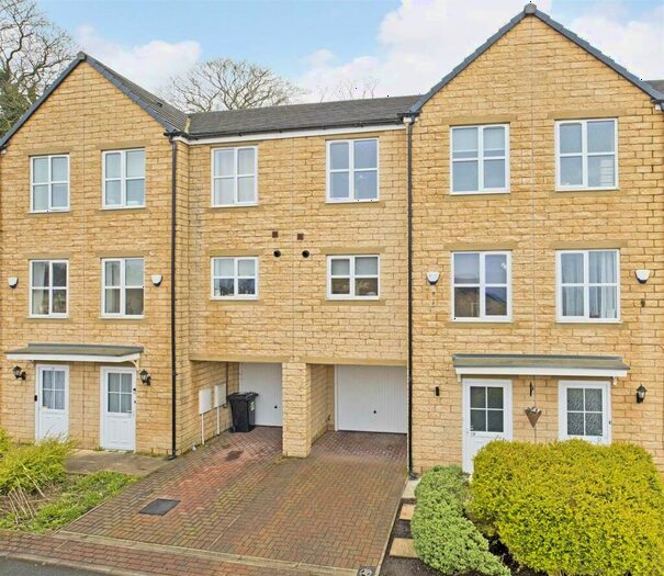 3 Bedroom Terraced House To Rent In Hawthorn Close, Keighley, BD21