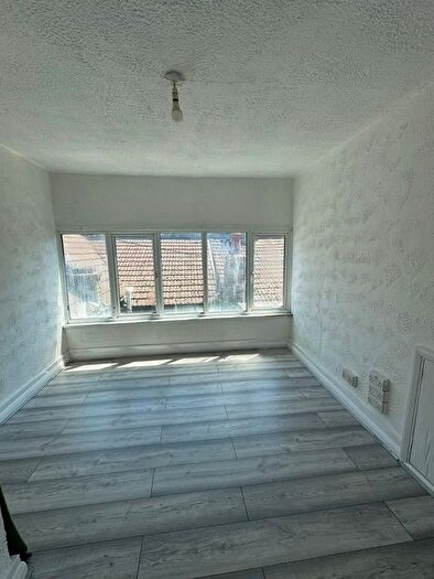 3 Bedroom Flat To Rent In Causeyware Road, Edmonton, N9