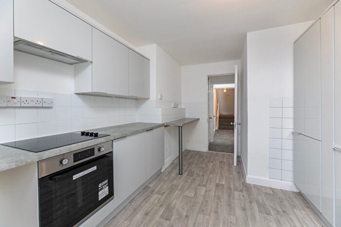 2 Bedroom Flat To Rent In The Mall, Ealing Broadway, Ealing, W5