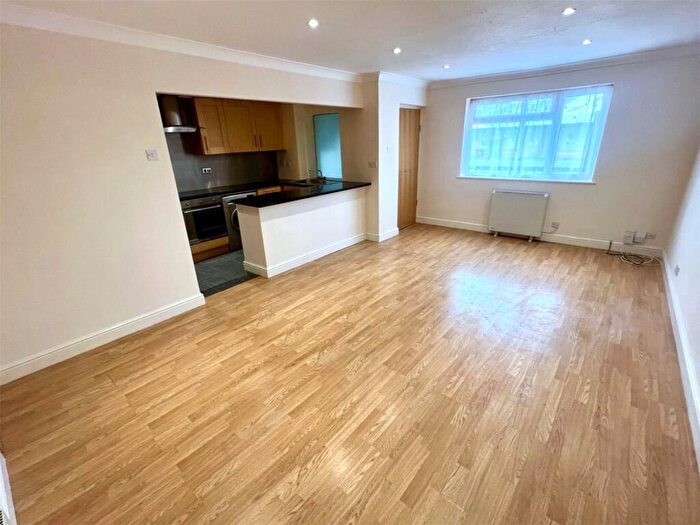 2 Bedroom Flat To Rent In Cedar Road, Kettering, Northamptonshire, NN16