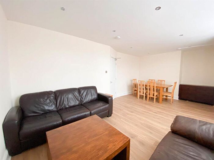 5 Bedroom Maisonette To Rent In Gainsborough Grove, Fenham, NE4
