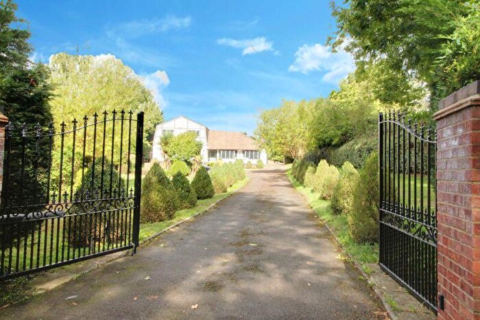 6 Bedroom Detached House For Sale In Reynards Road, Welwyn, AL6