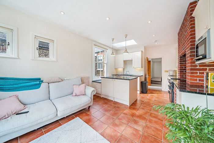 2 Bedroom Flat To Rent In Springbank Road, Lewisham, London, SE13