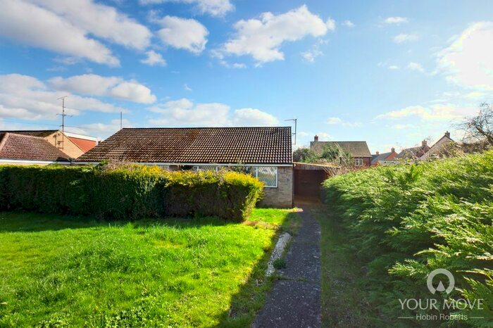 2 Bedroom Bungalow For Sale In Thorpe Road, Earls Barton, Northampton, NN6