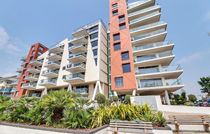 1 Bedroom Apartment For Sale In The Shore, - The Leas, Westcliff-on-Sea, Essex, SS0
