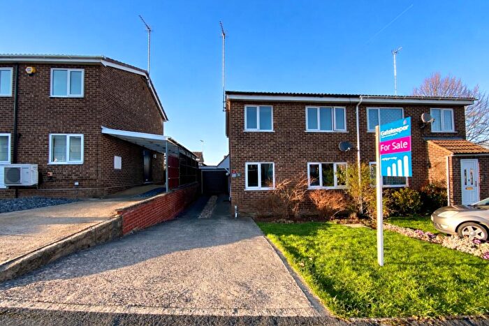 2 Bedroom Semi Detached House For Sale In Bridle Close, Banbury, Oxfordshire, OX16