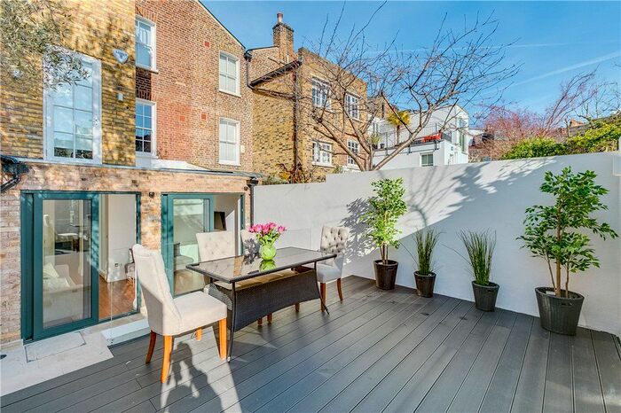 3 Bedroom Flat To Rent In Redfield Lane, Kensington, London, SW5