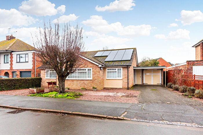 3 Bedroom Detached Bungalow For Sale In Harvey Road, Rushden, NN10