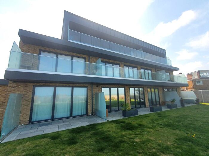 2 Bedroom Flat To Rent In Bay View Apartments, Morris Avenue, Herne Bay, Kent, CT6