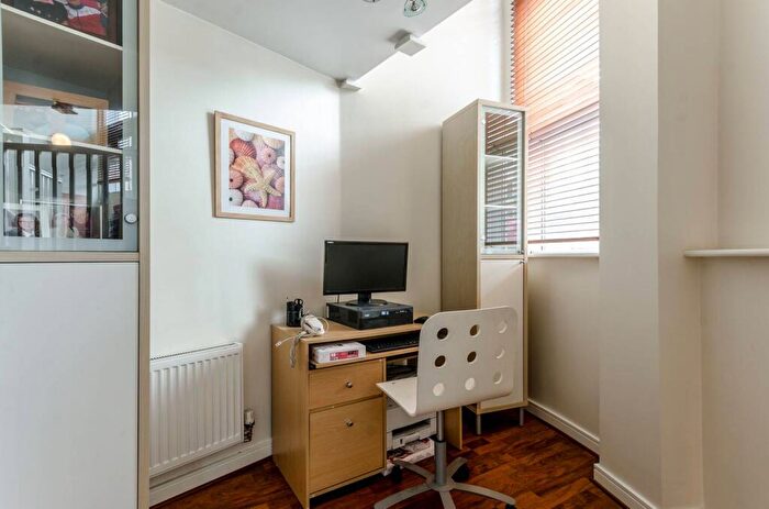 1 Bedroom Flat To Rent In Drayton Park, Arsenal, London, N5