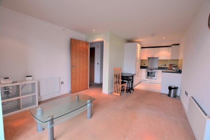 1 Bedroom Flat To Rent In High Street, Uxbridge, UB8