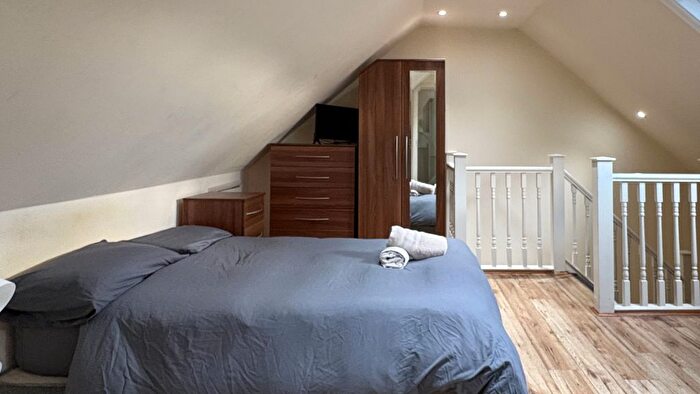 Studio To Rent In Ash Grove, London, NW2