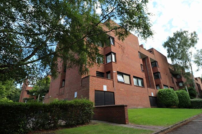 1 Bedroom Flat To Rent In Britten Close, Golders Green, NW11