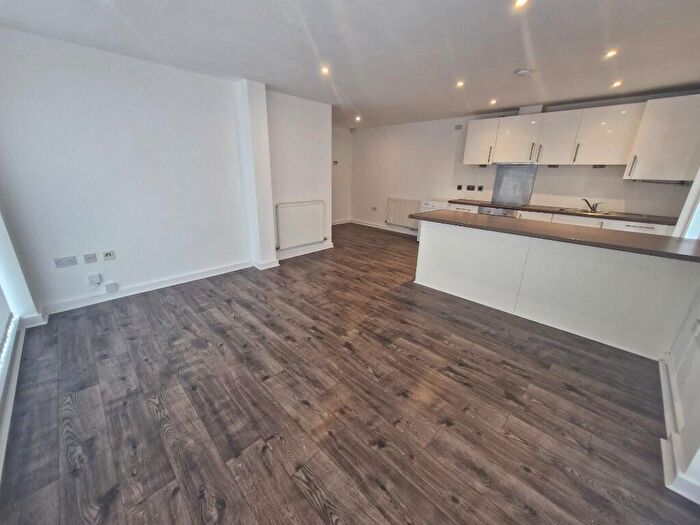 2 Bedroom Flat To Rent In Duncan Street, Birkenhead, Wirral, Merseyside, CH41