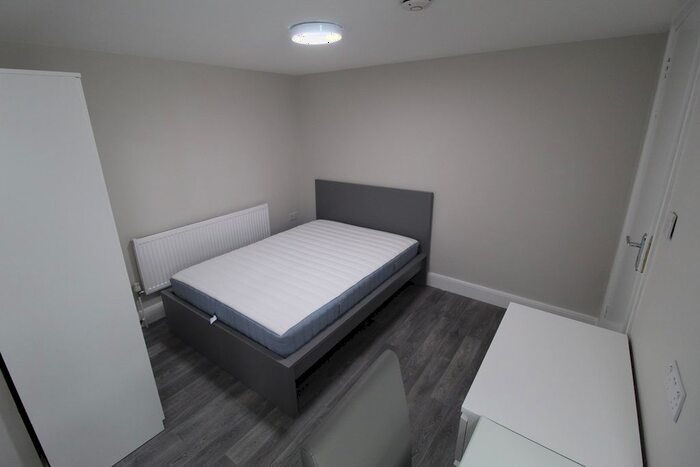 1 Bedroom Studio To Rent In North Parade, Mollison Way, Edgware, HA8