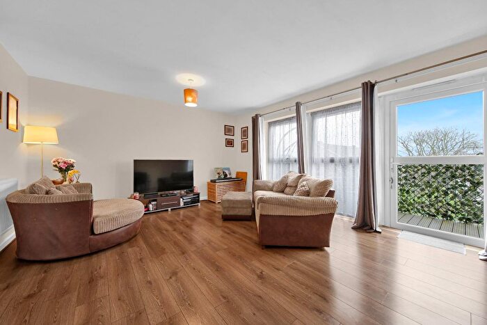 2 Bedroom Flat For Sale In Arneways Avenue, Chadwell Heath, RM6