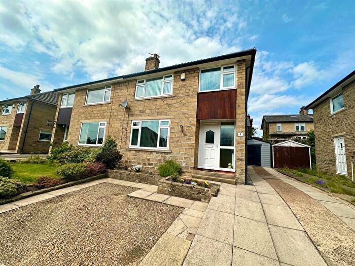 3 Bedroom Semi Detached House For Sale In Willow Close, Willowfield, Halifax, HX2
