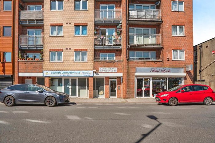 1 Bedroom Flat For Sale In High Street, Cosham, Portsmouth, Hampshire, PO6