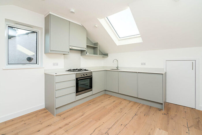 2 Bedroom Penthouse To Rent In Dunstans Road, London, SE22
