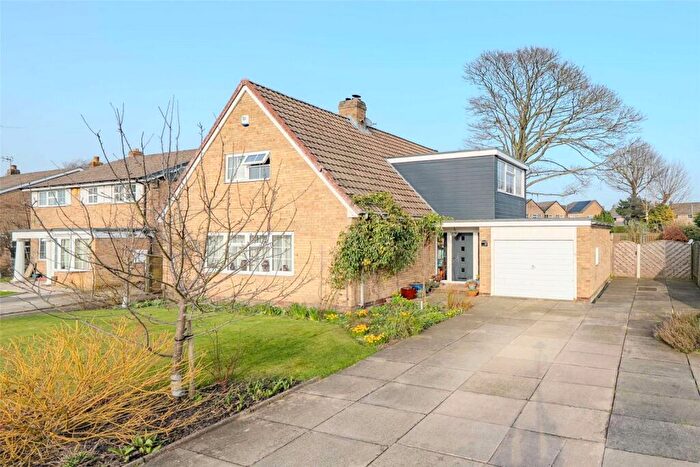 4 Bedroom Detached House For Sale In Shadwell Park Avenue, Leeds, West Yorkshire, LS17