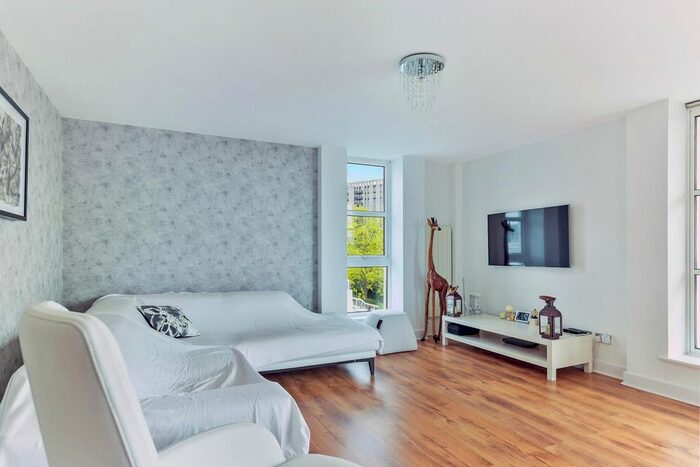 2 Bedroom Flat To Rent In Barrier Point Road, Royal Docks, London, E16