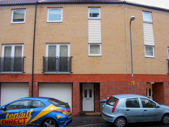 4 Bedroom House To Rent In Whitestar Place, College Court, Southampton, SO14
