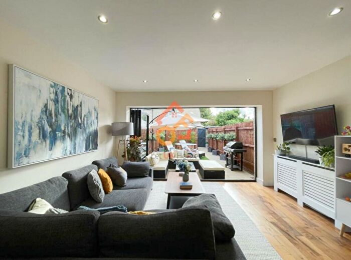 3 Bedroom House To Rent In Vinery Road, Cambridge, Cambridgeshire, CB1