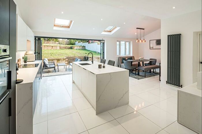 5 Bedroom Semi Detached House For Sale In Iris Crescent, Bexleyheath, DA7