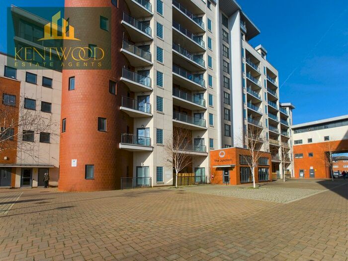 2 Bedroom Flat To Rent In Grays Place, Slough, SL2