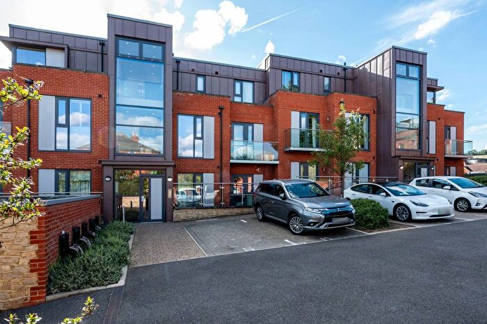 2 Bedroom Flat For Sale In Queens Place, Guildford, Surrey, GU2