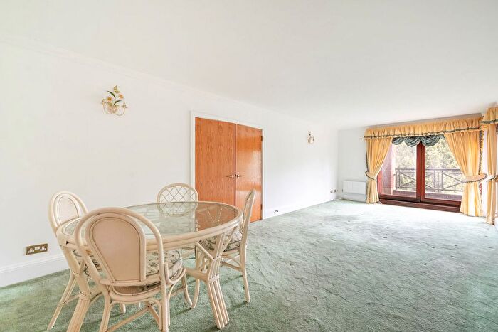 3 Bedroom Flat To Rent In Chasewood Park, Harrow, HA1