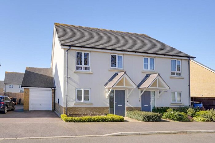 3 Bedroom Semi Detached House For Sale In Cheshire Rise, Leighton Buzzard, LU7