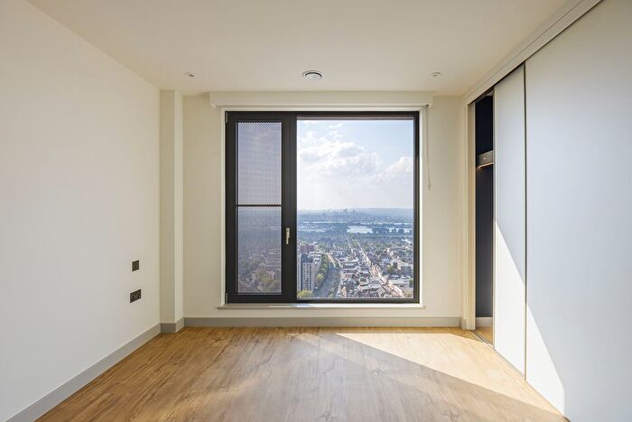 2 Bedroom Flat To Rent In The Eades, Selborne Road, London, E17