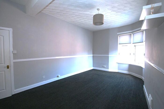 3 Bedroom Flat To Rent In Ogilvie Street, Bed Unfurnished Apartment, Tollcross - Available //, G31