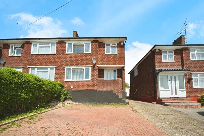 5 Bedroom Semi-Detached House For Sale In Grampian Way, Luton, LU3