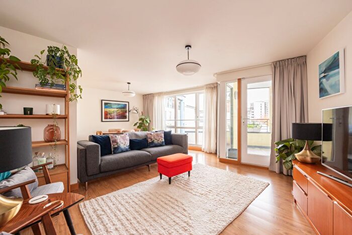2 Bedroom Flat For Sale In / Dock Street, Edinburgh, EH6