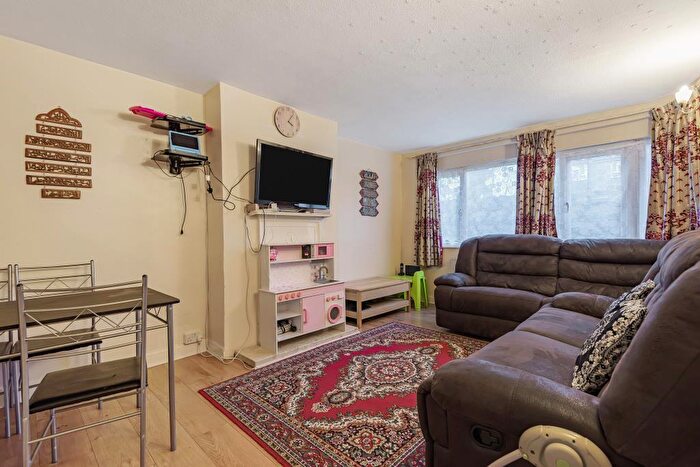 2 Bedroom Maisonette For Sale In Slough, Berkshire, SL1