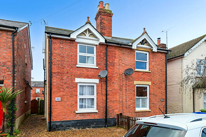 2 Bedroom Semi Detached House For Sale In Somerset Road, Farnborough, GU14