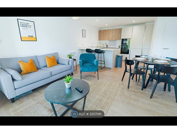 2 Bedroom Flat To Rent In Wilmslow Road, Heald Green, Cheadle, SK8