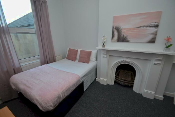 4 Bedroom Flat To Rent In City Road, Roath, Cardiff, CF24